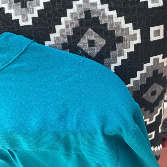 Le Chateau Blouse - Picture 5 of 6